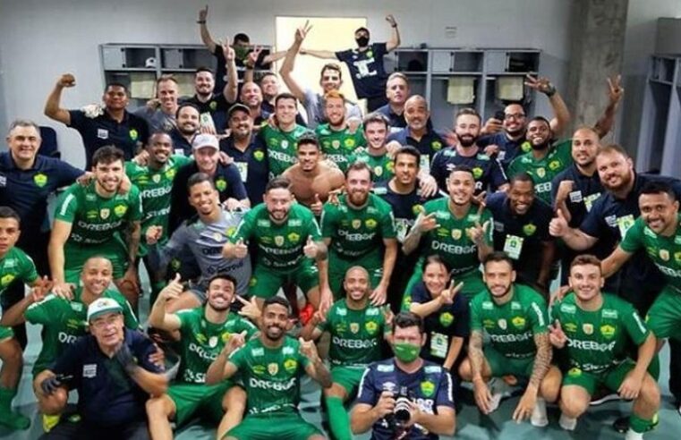 Cuiabá comemora acesso e elite do futebol brasileiro