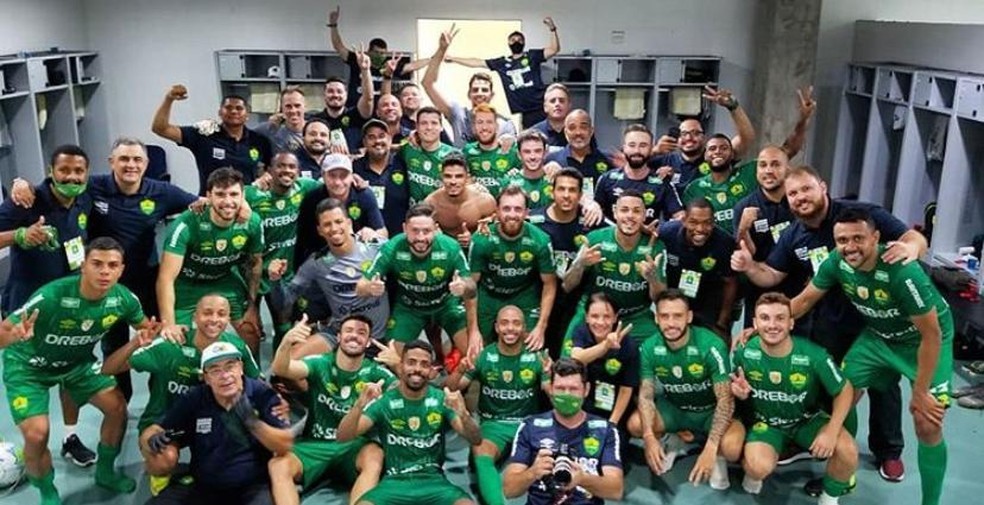 Cuiabá comemora acesso e elite do futebol brasileiro
