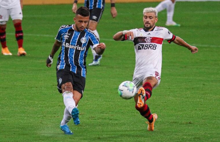 Com show de Gabigol, Flamengo vira sobre o Grêmio e assume vice-liderança.
