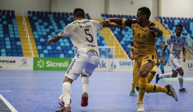 Com jogo de 8 gols, time de Dourados empata em partida pela Taça Brasil de Futsal