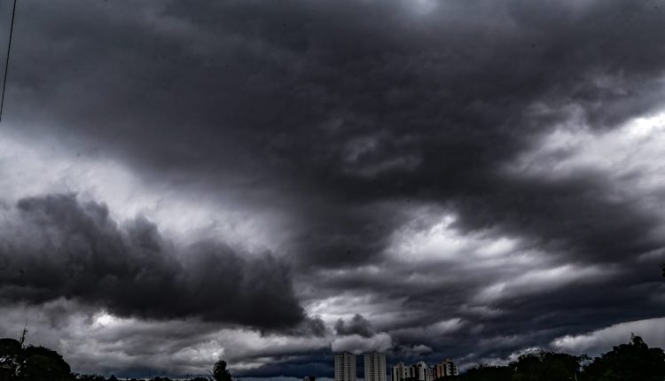 Inmet emite alerta de tempestade com possibilidade de rajadas de vento em quase todo MS