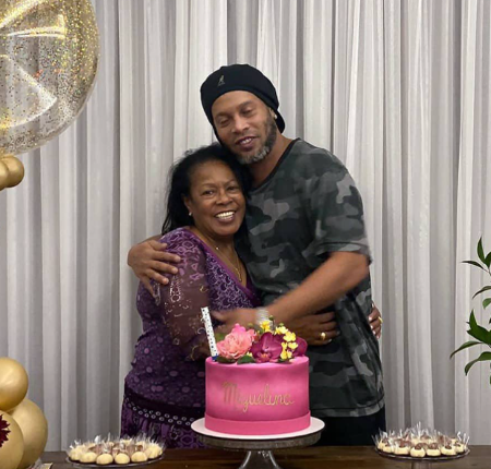 Mãe de Ronaldinho Gaúcho, Dona Miguelina morre vítima da covid-19 aos 71 anos