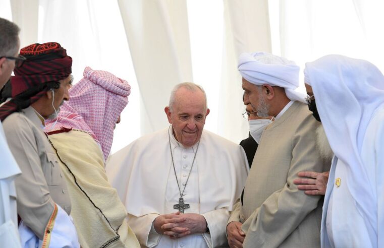 Papa Francisco deixa o Iraque após visita de três dias