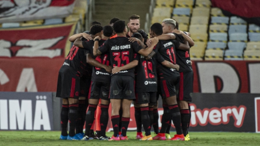 Flamengo goleia o Resende e assume o topo do Carioca