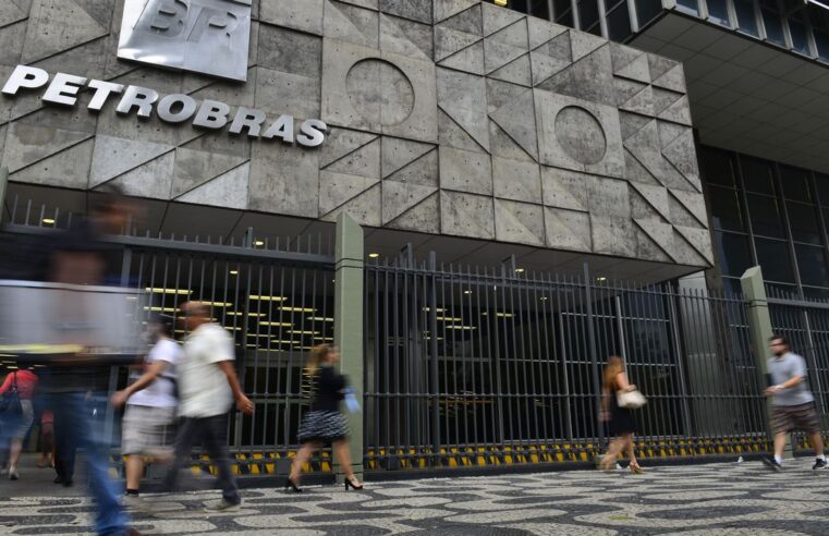 Petrobras anuncia redução do preço da gasolina nas refinarias