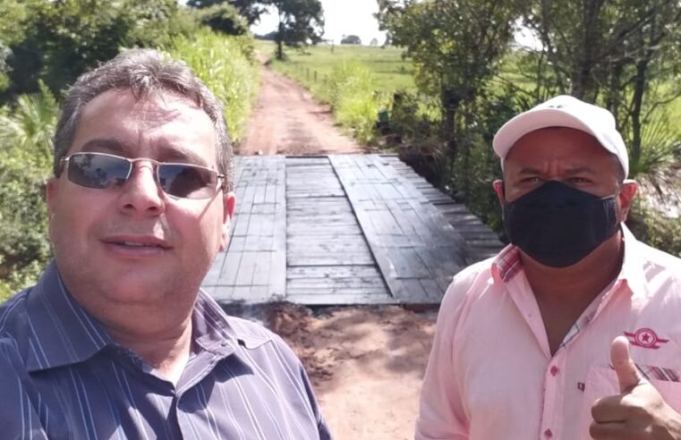 Vice-prefeito prestigia fim da obra de ponte na região dos Dois córregos