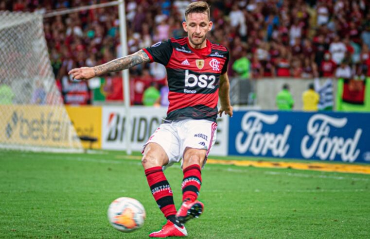 Léo Pereira falta a treino do Flamengo e vídeo do zagueiro em festa clandestina viraliza