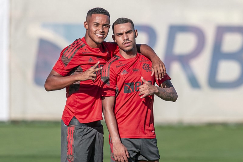 Goiás tem interesse em três ‘garotos do Ninho’ e aguarda definição do Flamengo