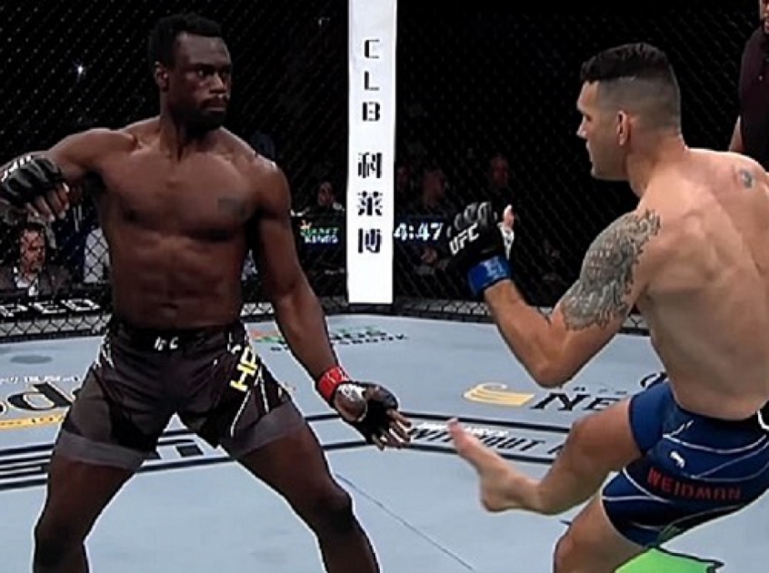 Weidman divulga raio-X ‘chocante’ depois de grave lesão no UFC 261 e imagem impressiona