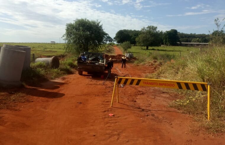 Prefeitura realiza construção de Tubulação sobre o córrego Saltinho