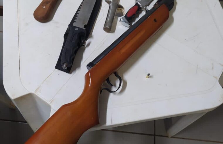 Polícia Militar do 8ºBPM apreende duas armas de fogo e conduz dois homens à Delegacia