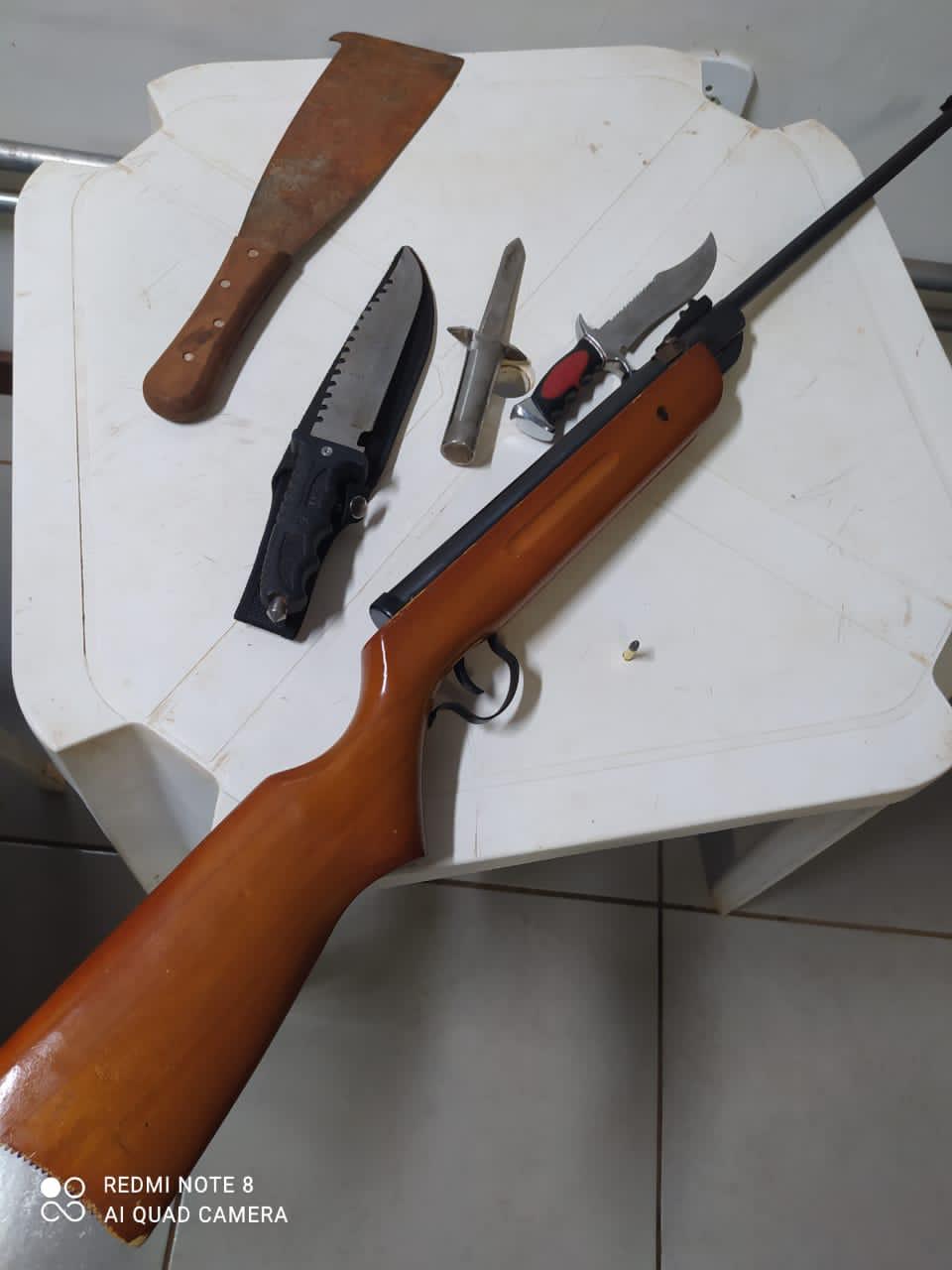 Polícia Militar do 8ºBPM apreende duas armas de fogo e conduz dois homens à Delegacia