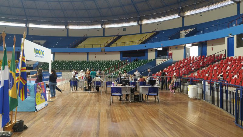 Tempo frio ‘derruba’ movimento e pontos de vacinação ficam vazios em Campo Grande