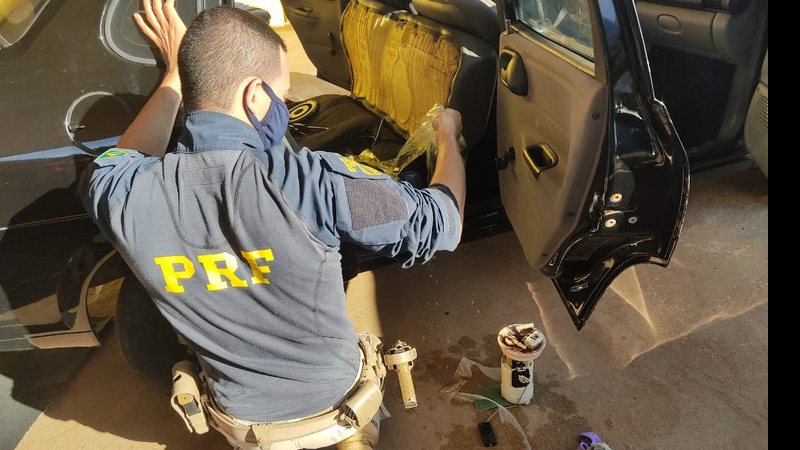 Mãe e filha são presas tentando transportar maconha dentro de tanque de combustível