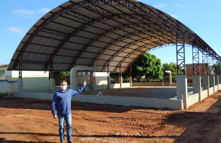 Escolas municipais de Cassilândia recebem quadra poliesportiva coberta