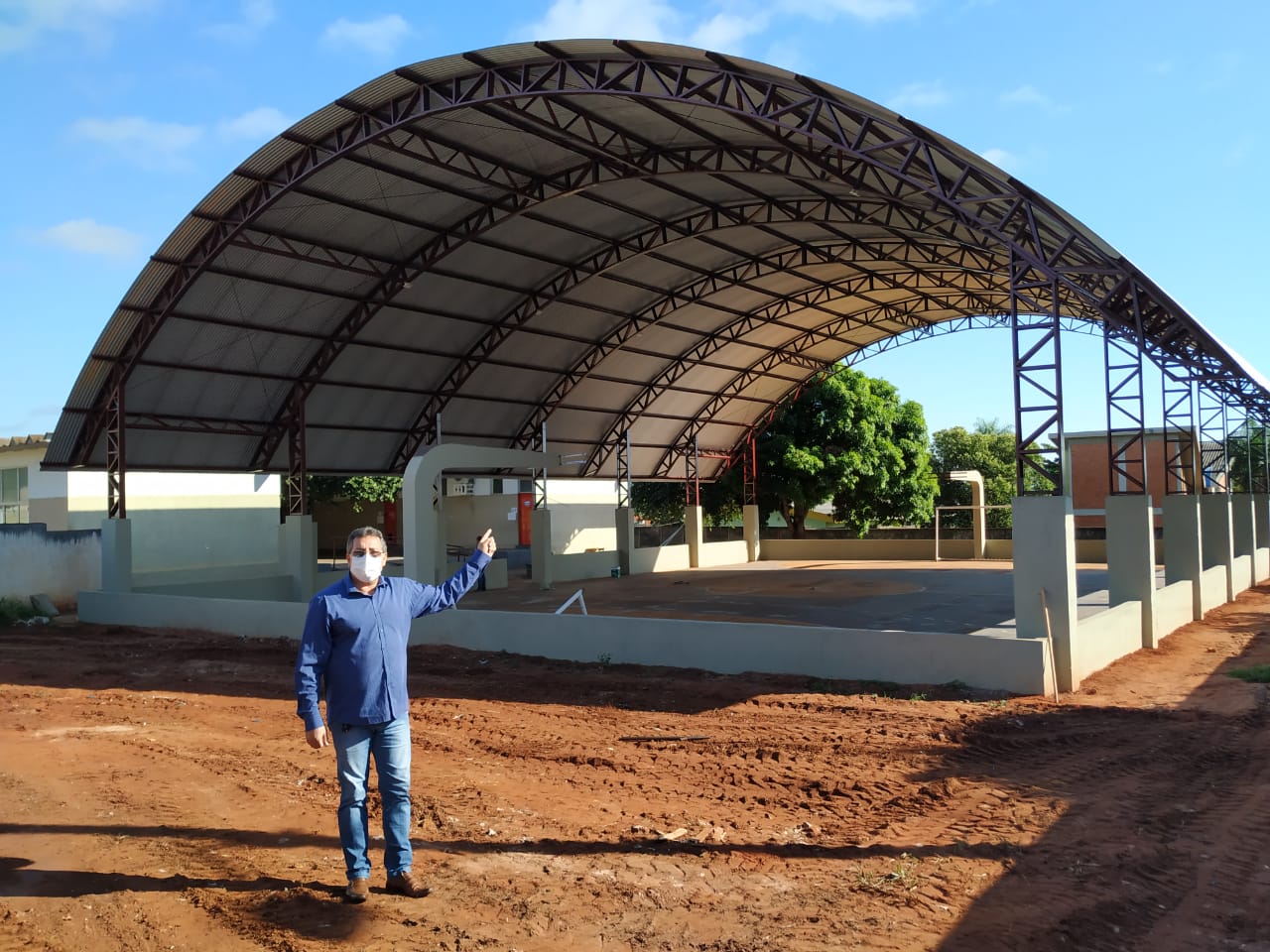 Escolas municipais de Cassilândia recebem quadra poliesportiva coberta