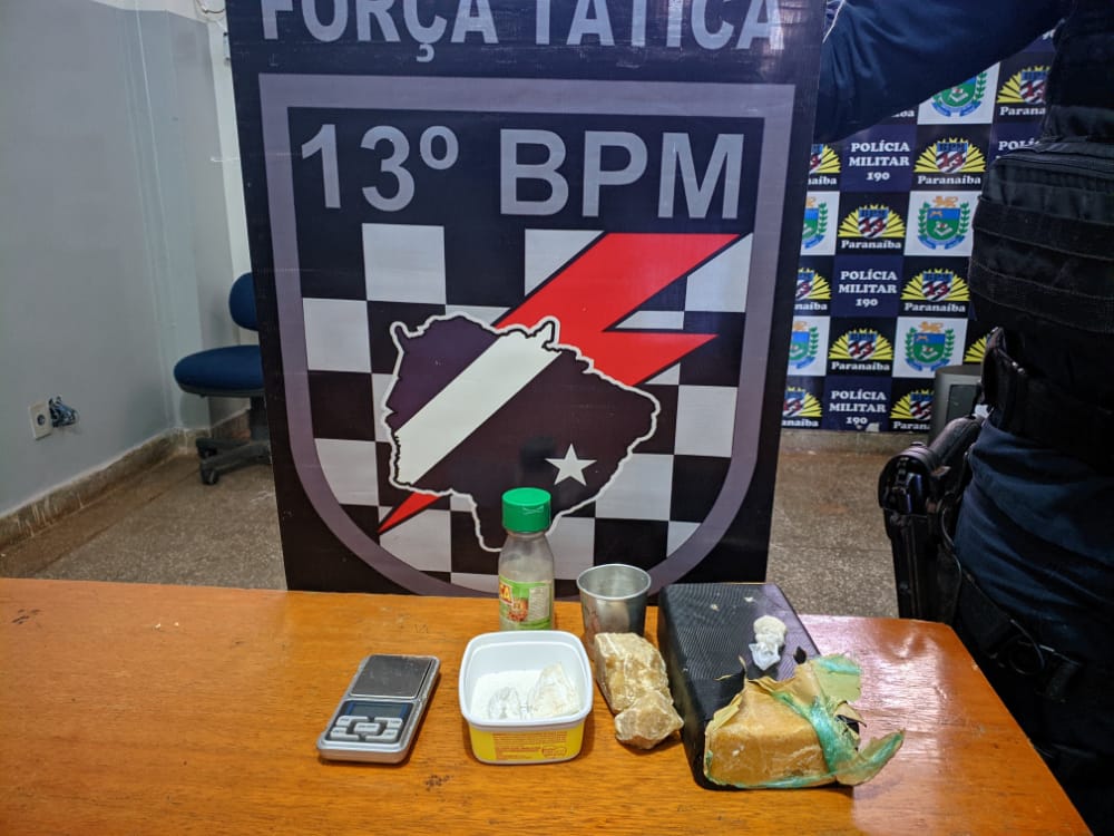 Polícia Militar prende homem por tráfico de drogas e apreende crack e cocaína em Paranaíba