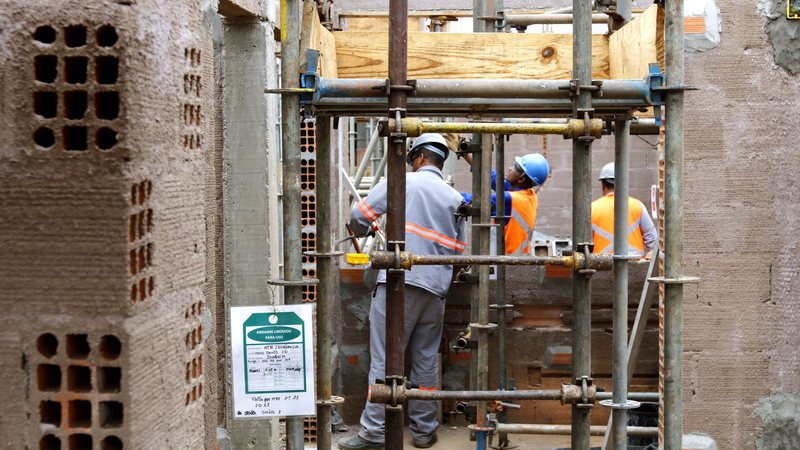 Construtores ajustam estoques, mas alta nos preços dos materiais ainda preocupa em MS