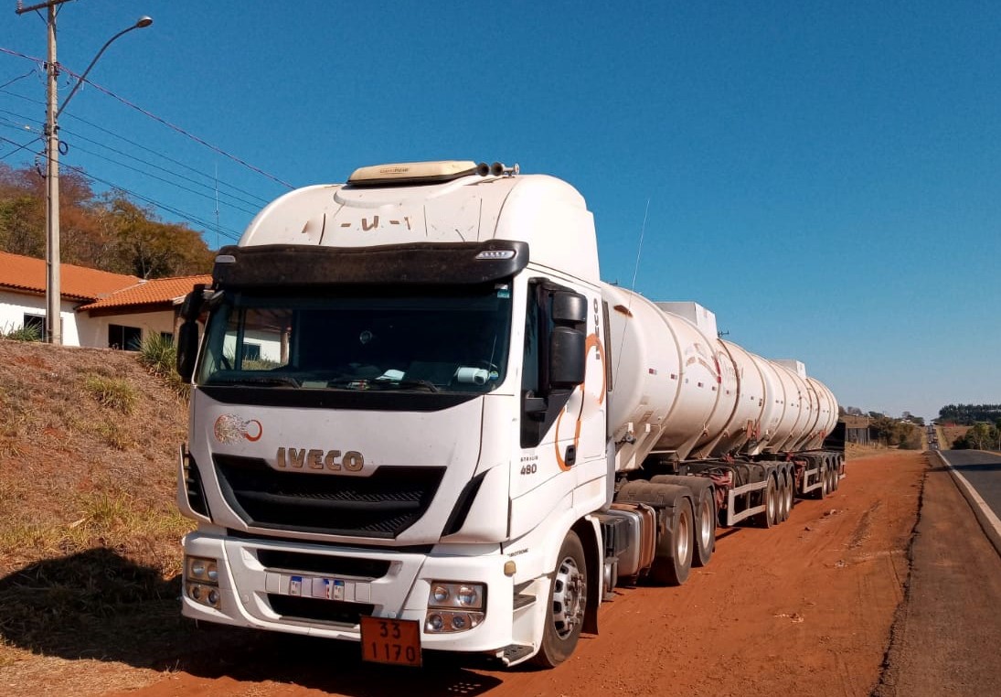 Polícia Militar Ambiental de Cassilândia autua empresa Mato-grossense em R$ 29,7 por transporte irregular de substância perigosa e apreende caminhão com 59 mil litros de etanol