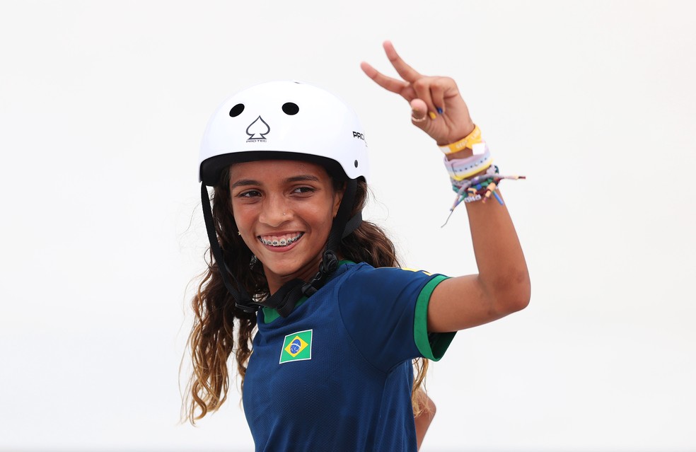 Rayssa Leal, a Fadinha, faz história e é prata no skate street nas Olimpíadas