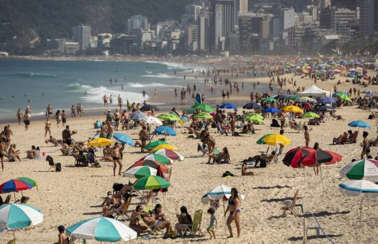 Homem é morto com tiro após tentar roubar banhista nas areias da Praia de Ipanema