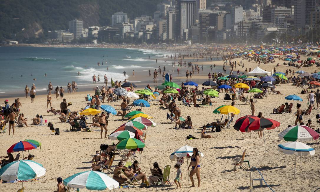 Homem é morto com tiro após tentar roubar banhista nas areias da Praia de Ipanema