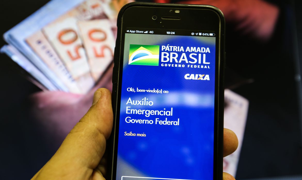 Trabalhadores nascidos em novembro podem sacar auxílio emergencial