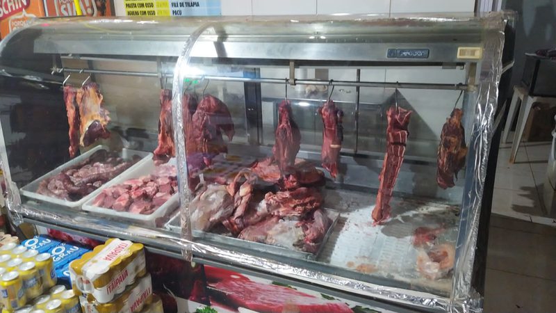 Donos de açougue são presos em MS com 180 quilos de carne estragada