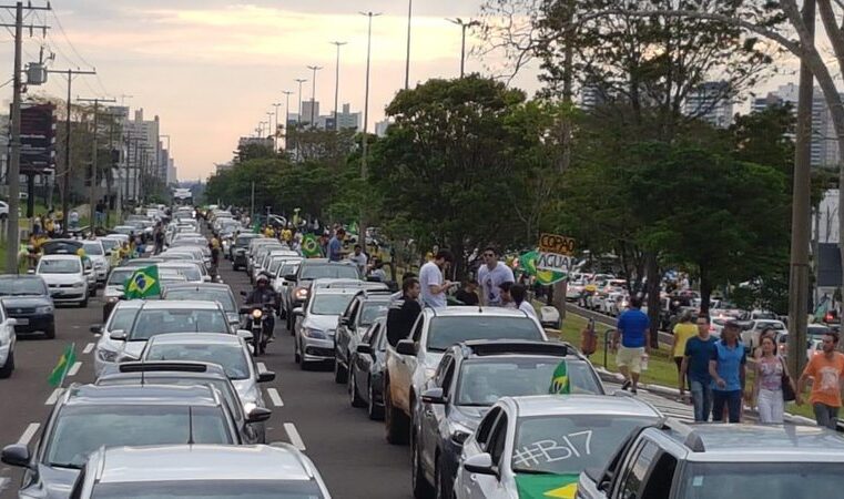 Manifestantes organizam carreata em Campo Grande pelo voto impresso