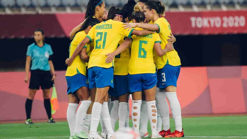 Marta faz história e comanda goleada do Brasil sobre a China na estreia em Tóquio