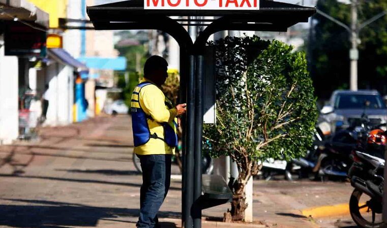 Ainda recente, ‘Uber moto’ gera revolta entre mototaxistas de Campo Grande