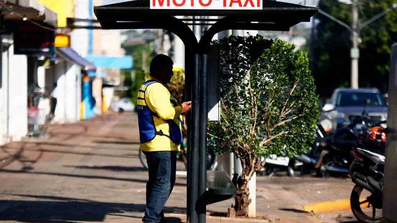 Ainda recente, ‘Uber moto’ gera revolta entre mototaxistas de Campo Grande