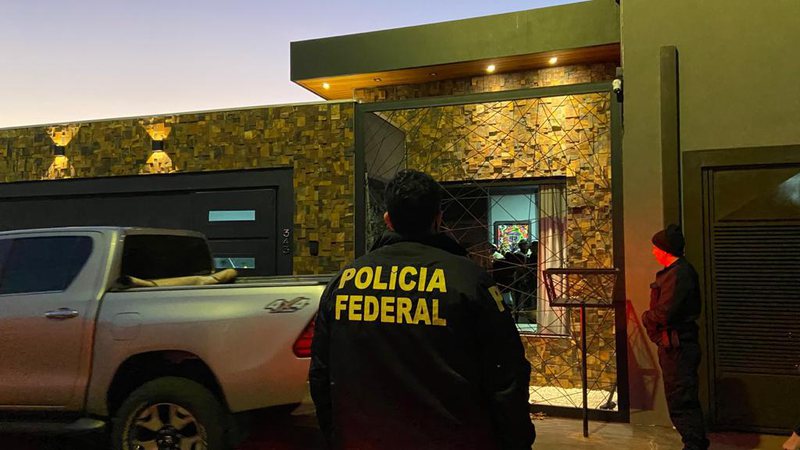 PF cumpre mandados e prende dois na Operação Eventus, contra lavagem de dinheiro, em Campo Grande