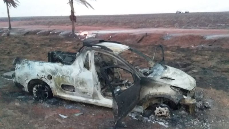 Motorista tenta atravessar rodovia com incêndio de grandes proporções nas margens e dois morrem carbonizados