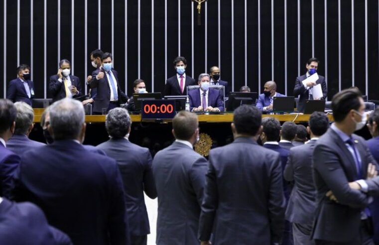 Veja a diferença entre o atual sistema eleitoral e a volta das coligações, aprovada pela Câmara