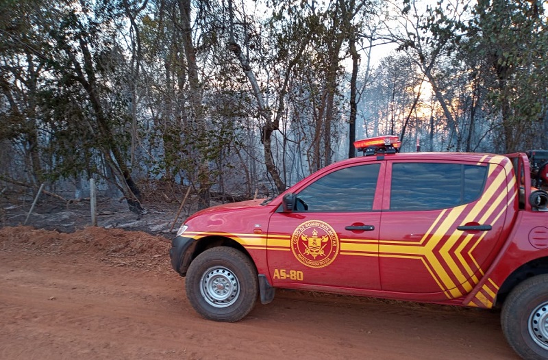 Bombeiros de Chapadão do Sul auxiliam no combate a incêndio em fazenda de Cassilândia