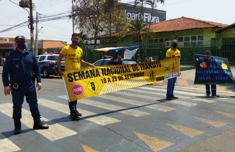 Polícia Militar, em ação conjunta com o Demutran, realiza blitz alusiva à Semana Nacional do Trânsito em Paranaíba