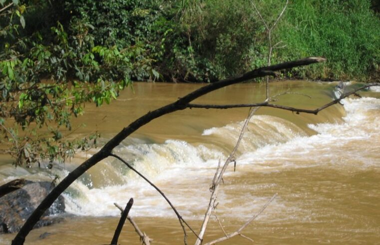 Adolescente de 17 anos é arrastado por correnteza e morre durante banho no Rio Indaiá