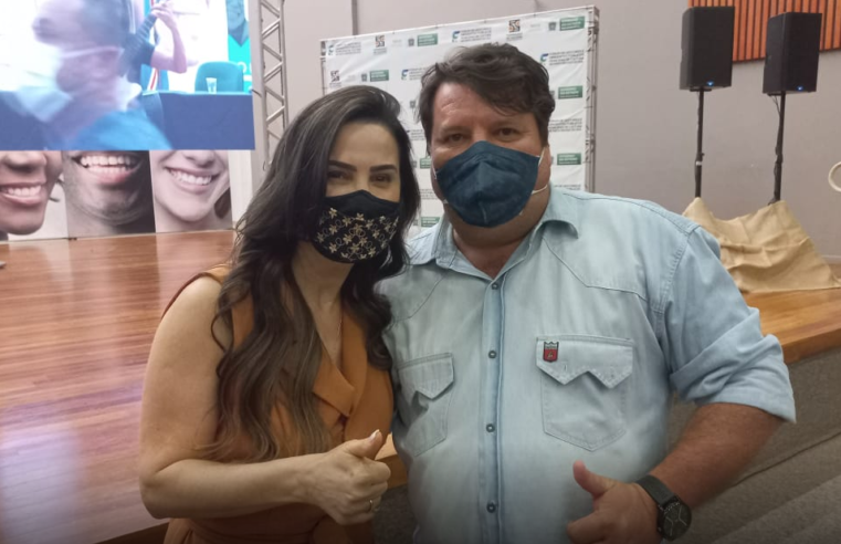 Diretor de Cultura de Cassilândia participa de Fórum de Gestores e Dirigentes Públicos Municipais em Campo Grande e encontra deputada Mara Caseiro