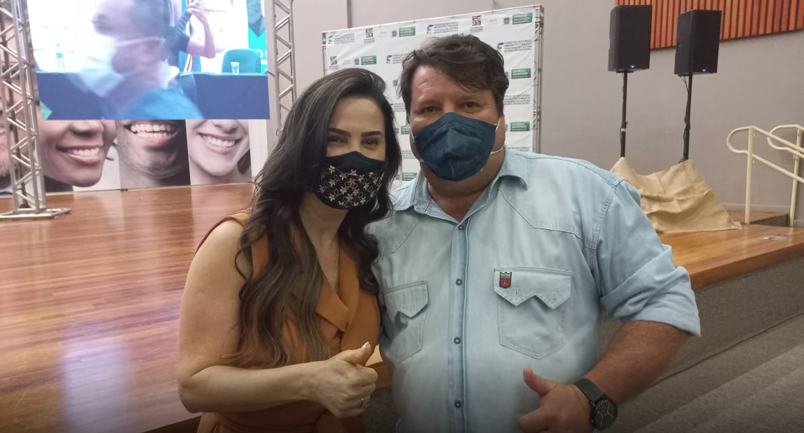 Diretor de Cultura de Cassilândia participa de Fórum de Gestores e Dirigentes Públicos Municipais em Campo Grande e encontra deputada Mara Caseiro