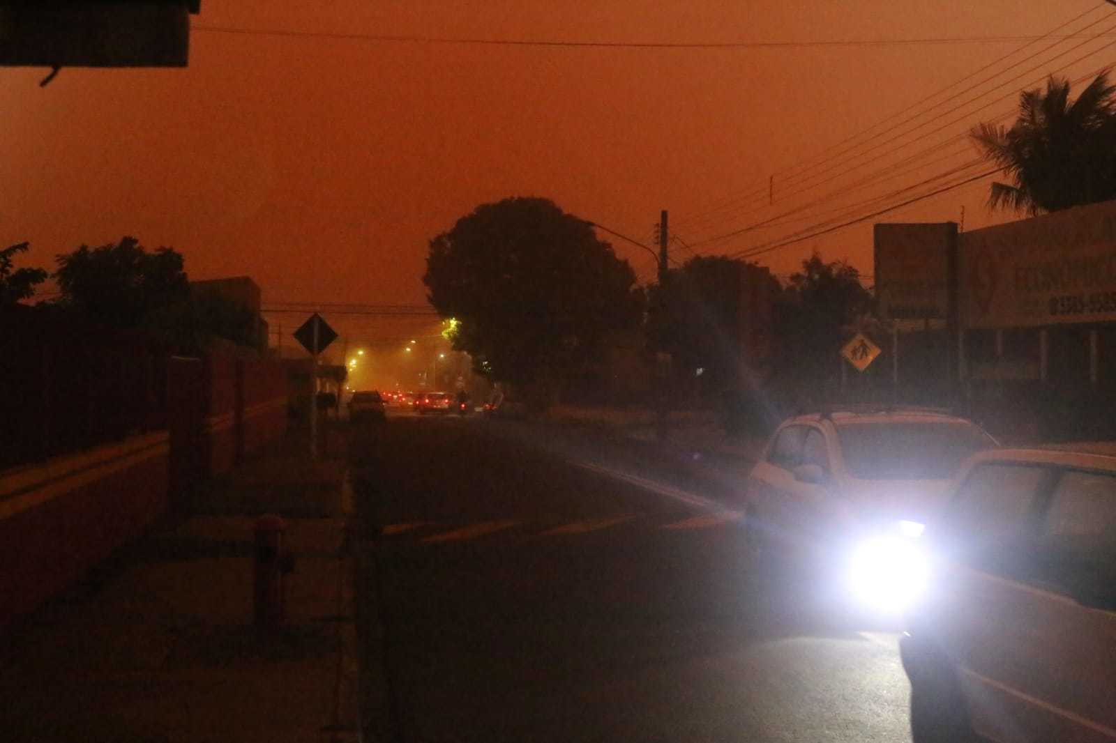 Evento “incomum”, incêndios e frente fria provocaram tempestade de areia em MS