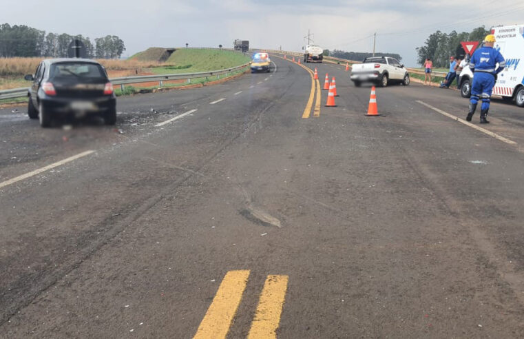 Fiat Strada invade pista da MS-306 e provoca grave colisão