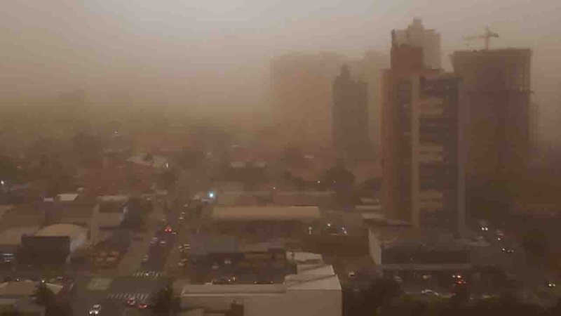 Tempestade de poeira afeta fornecimento de energia e água em Campo Grande