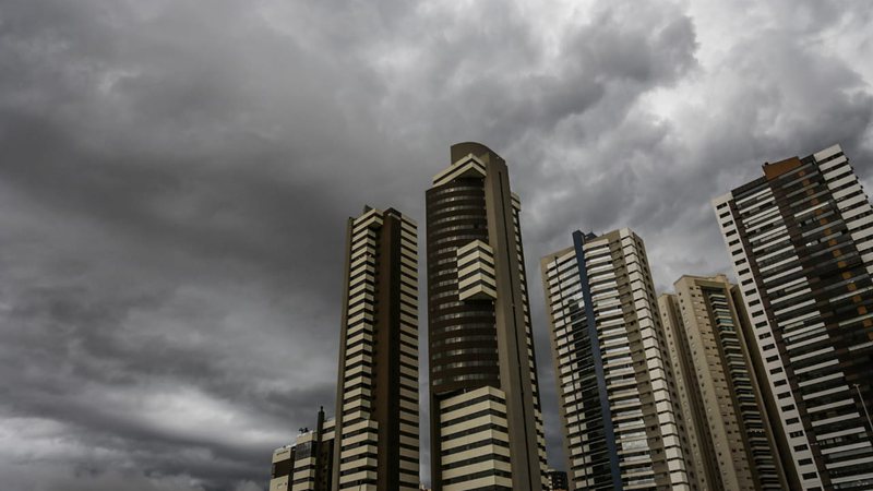 Domingo de chuva com ventos fortes e possível queda de granizo em MS