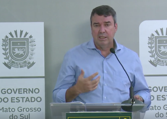 “É a vacinação que gera resultado para a população”, afirmou Eduardo Riedel, durante coletiva que reviu o uso de máscara: em ambiente fechado continua obrigatório