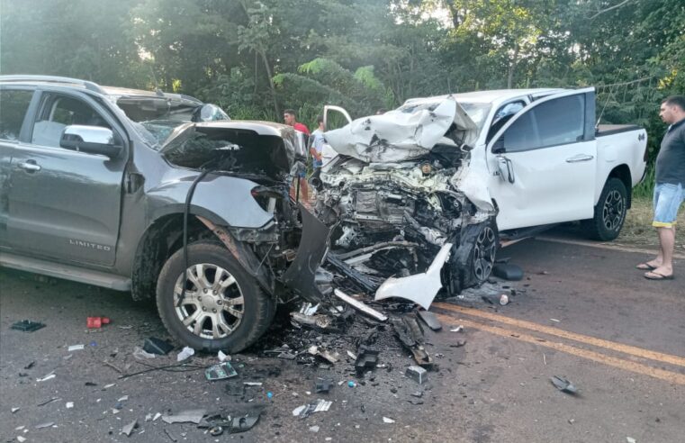 COLISÃO frontal entre duas caminhonetes deixa seis pessoas feridas na BR-060, entre elas moradores de Chapadão do Sul