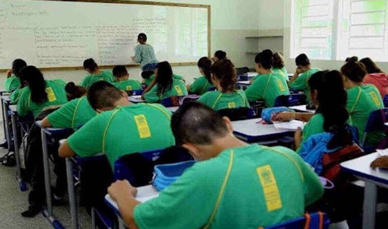 Concurso para professores estaduais deve ser publicado em uma semana e pode chegar a 2 mil vagas