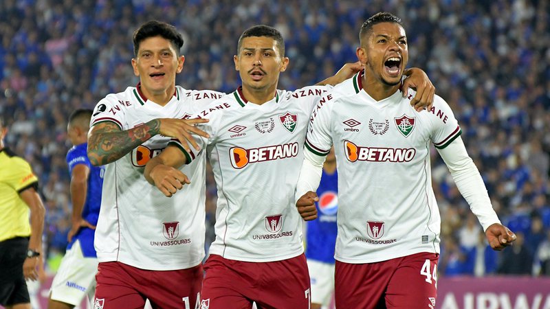 Fábio pega pênalti e Fluminense vence o Millonarios, de virada, pela Libertadores