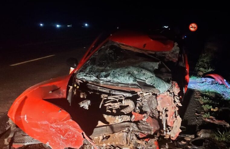 APÓS colisão frontal contra carreta na MS-306 motorista de Fiesta foi conduzido em estado grave para hospital de Cassilândia.