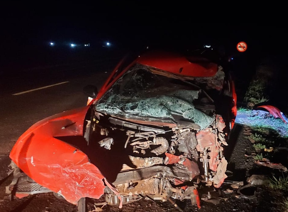 APÓS colisão frontal contra carreta na MS-306 motorista de Fiesta foi conduzido em estado grave para hospital de Cassilândia.